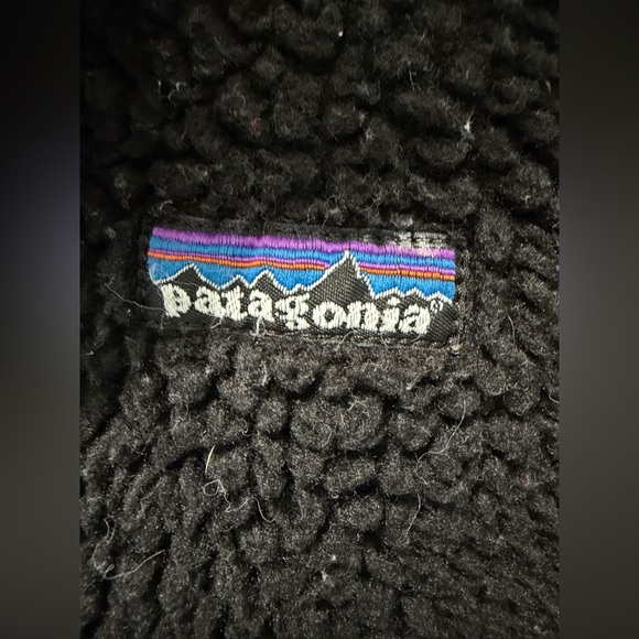 Patagonia Ladies Black Sherpa Fleece - Picture 3 of 4